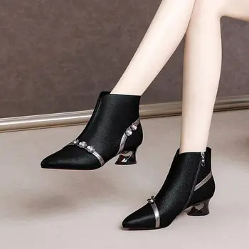 Aukštos kokybės batai moterims 2023 naujus Smailus pirštas Gėlių Užtrauktukas Moterų batai 4C Mhigh obcasie Elegantiškas Juodos spalvos auliniai batai moterims